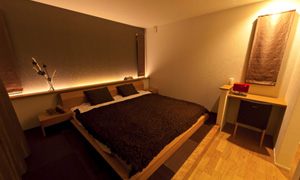 落ち着きがあり洗練された安らぎの寝室は、心と身体を癒してくれます。
